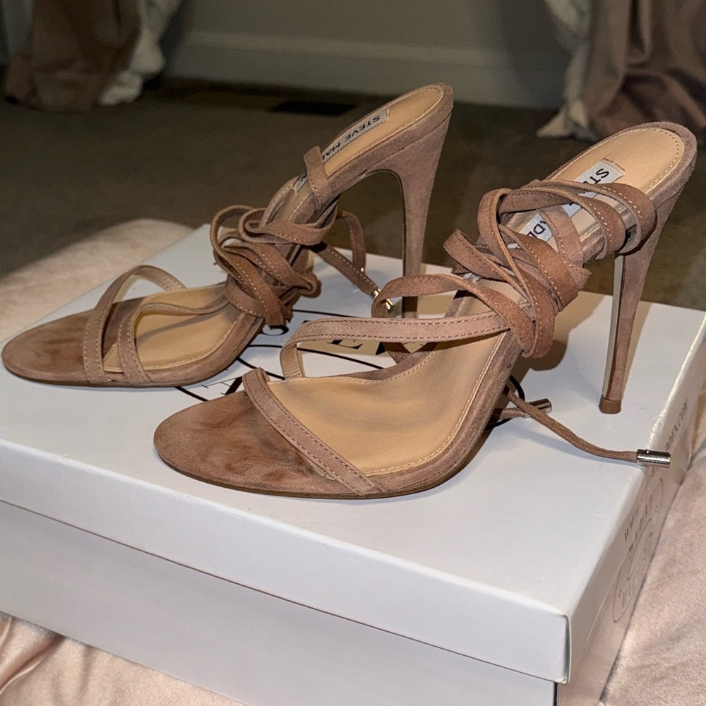Steve Madden Tan Suede sandals